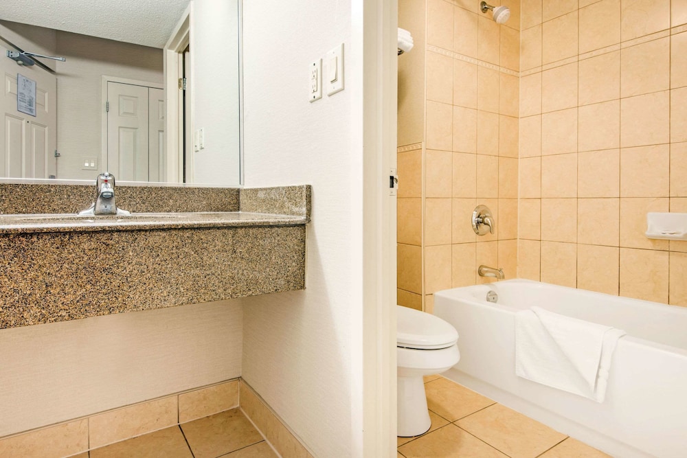 Comfort Inn Fallsview Niagara 19/37