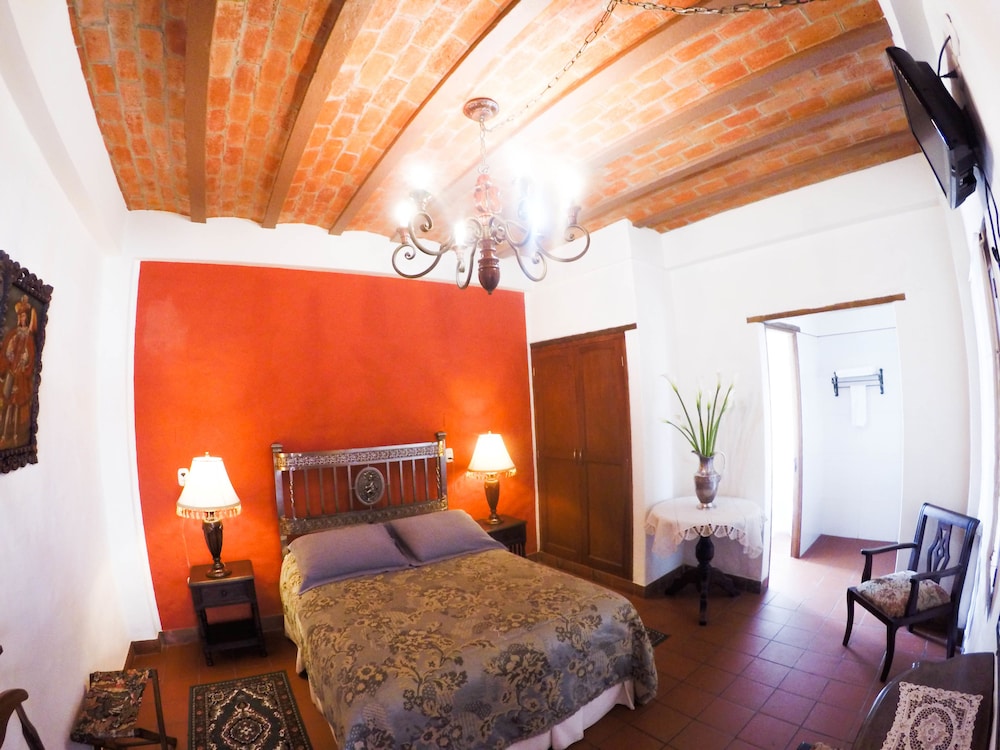 Hotel Monasterio 17/50