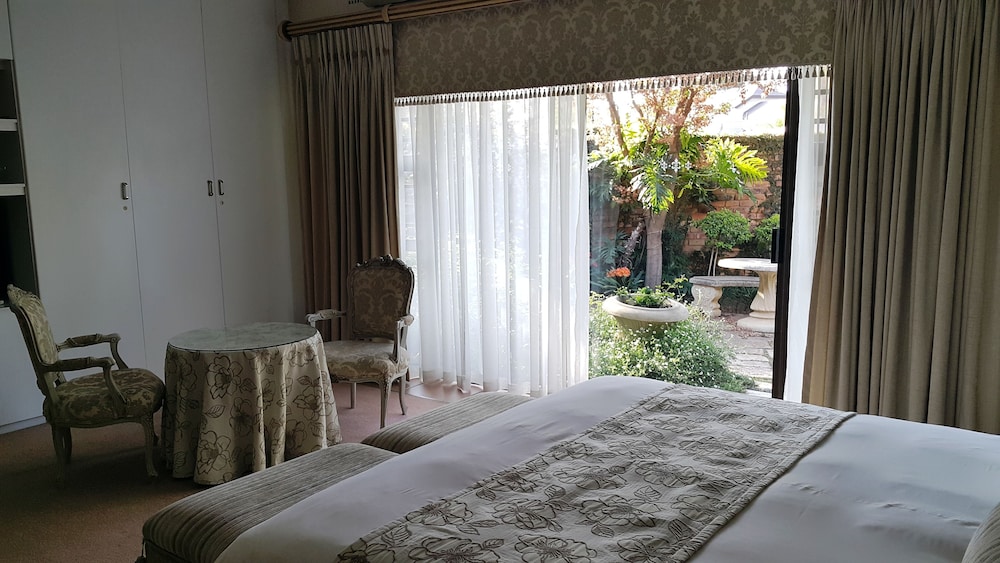 Royal Ridge Guest House and Apartments 29/70