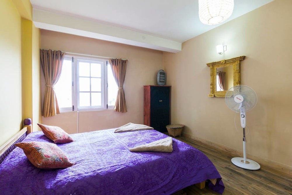 PREMIUM, STUDIO, TWIN BEDS, CITY VIEW, KITCHENETTE