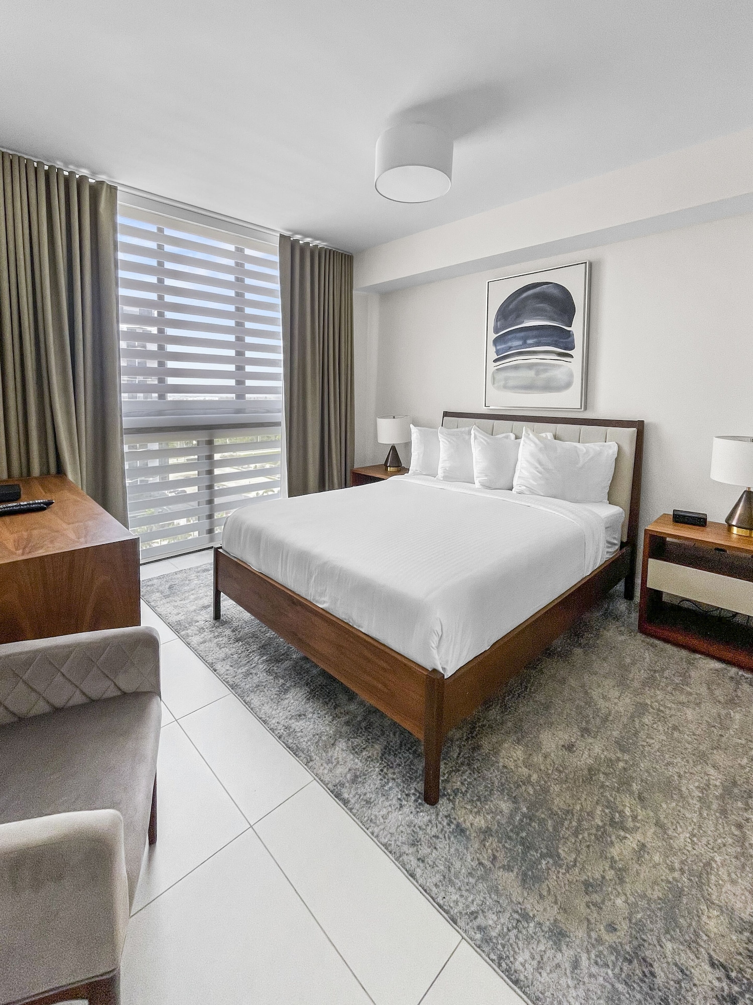 Grand, Standard, Queen Bed, Partial Golf View, Golf Course View