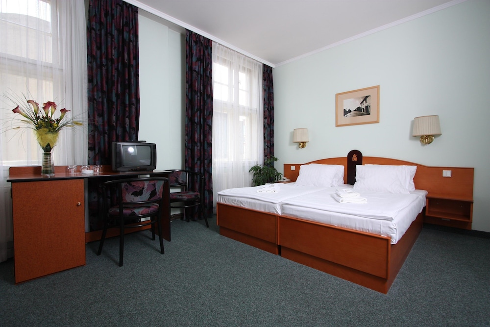 Central Hotel 23/47