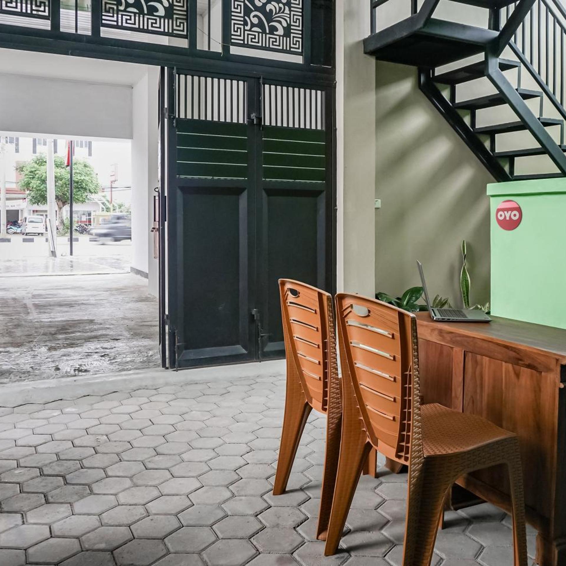 Hotel O Guest House Riharti Syariah 37/43
