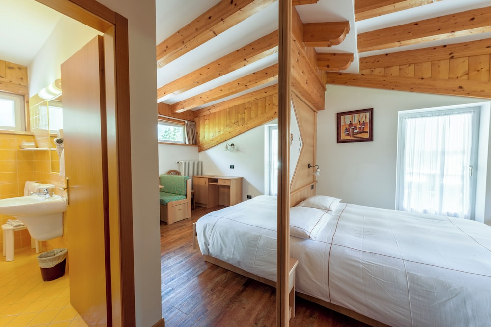 غرفة سوبيريور بسرير كوين، HOTEL CHALET PINETA 3/7