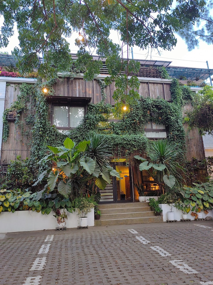 Cabins By Eco Hotel Tagaytay 7/67