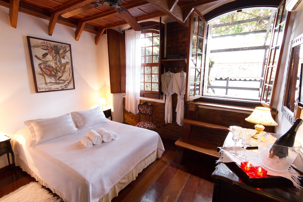 DELUXE, DOUBLE BED