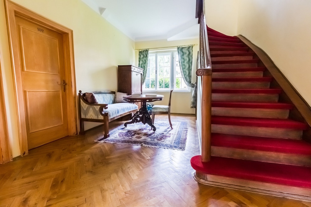 Hotel Schloss Leonstain 38/50