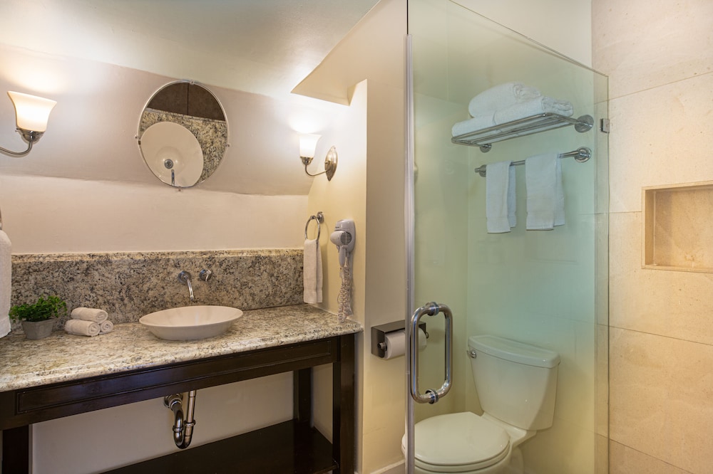 Nyah Key West Adult Only 60/65