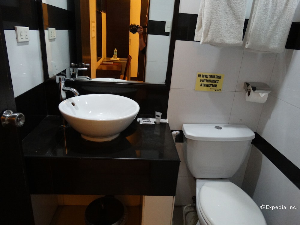 Silver Oaks Suite Hotel 23/25
