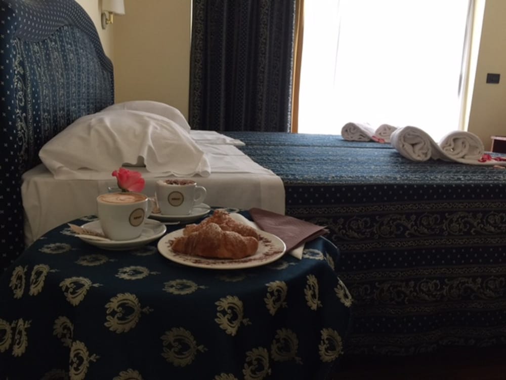 Yachting Hotel Mistral 38/79