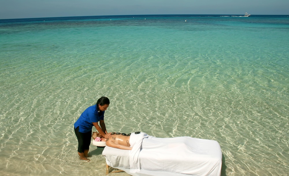 Infinity Bay Beach Resort 66/72