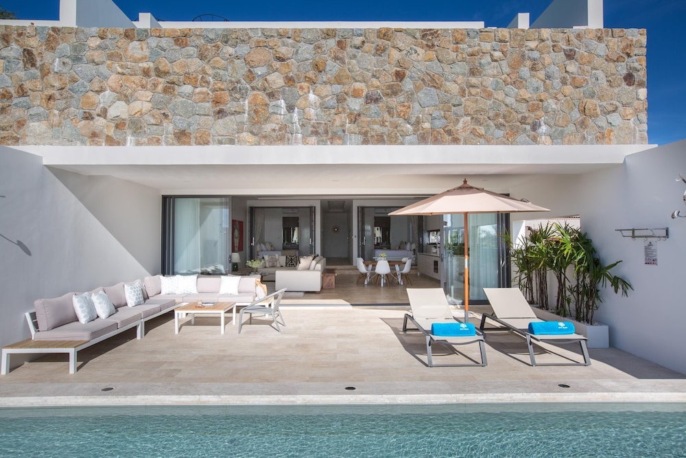 SKYE BEACH HOTEL 43/50