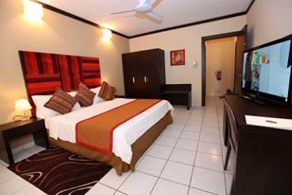 Acacias Hotel 12/50
