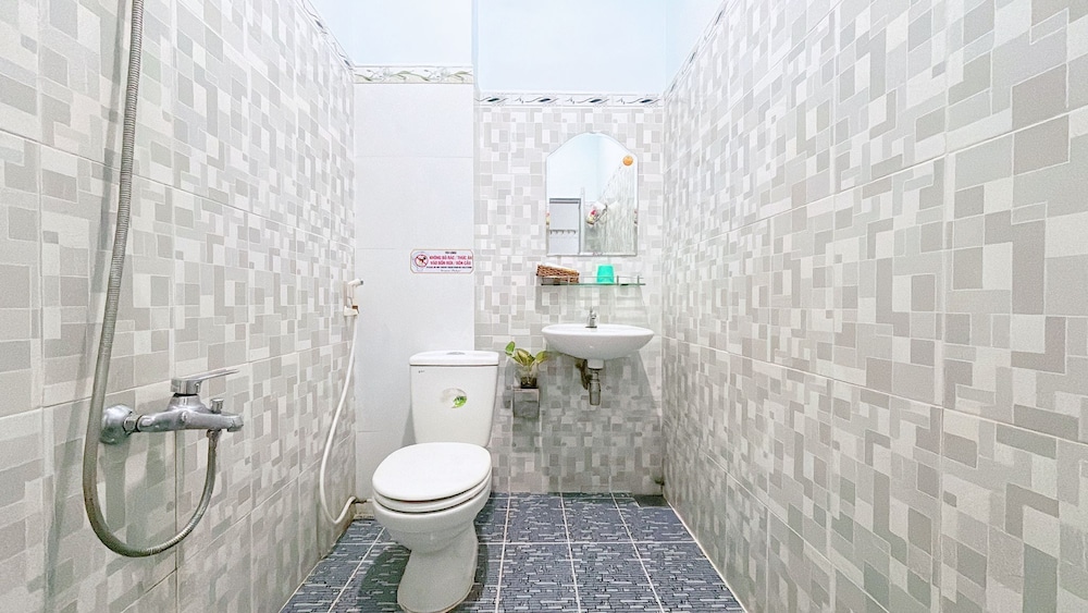 Quoc Dinh Guesthouse 42/42