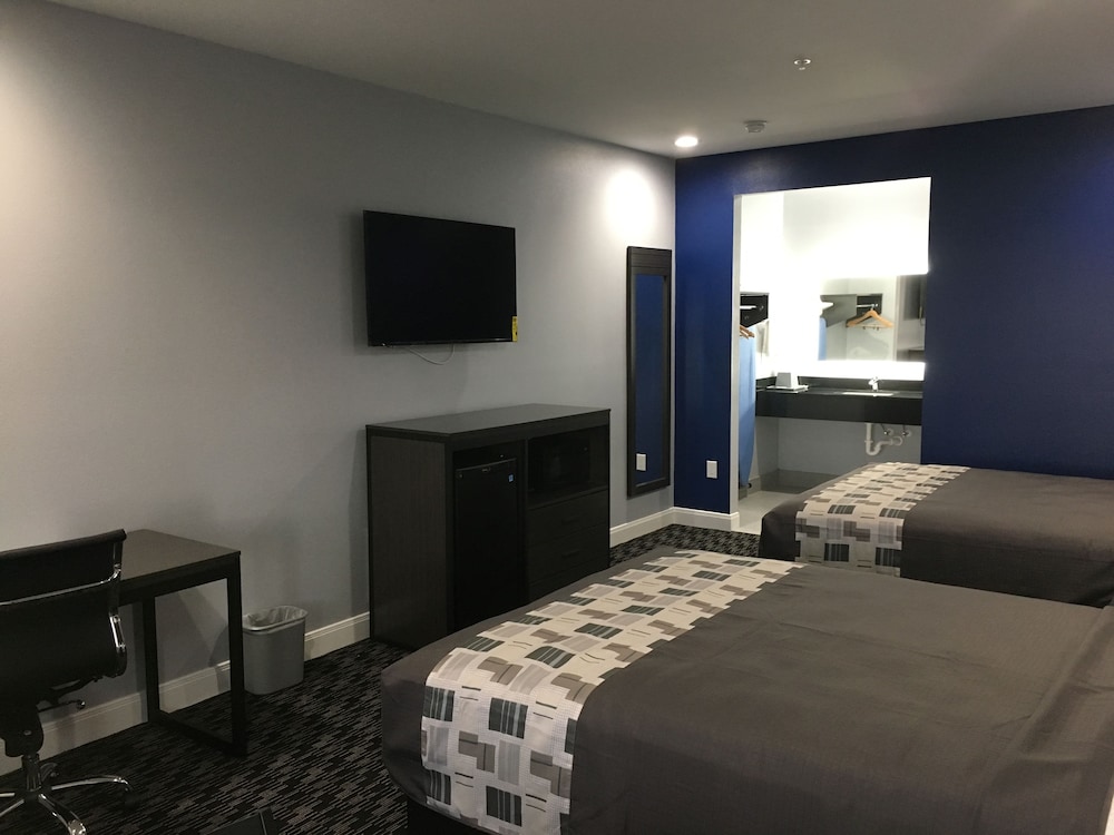Platinum Inn And Suites 10/23