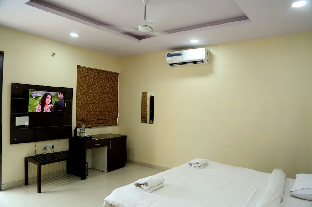 Hotel Roshan Haveli 13/29