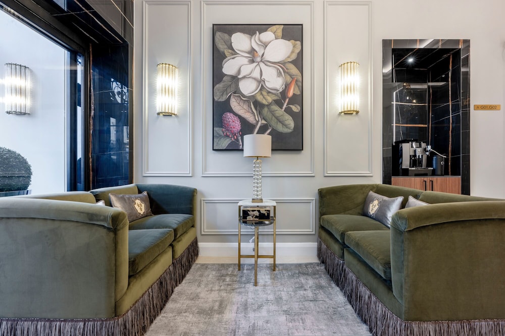 Castleton Hotel 48/61