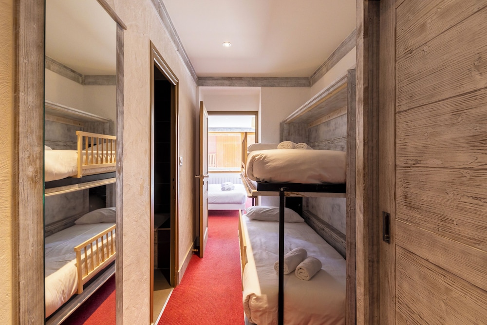 Aiguille Percee Hotel Restaurant 30/74