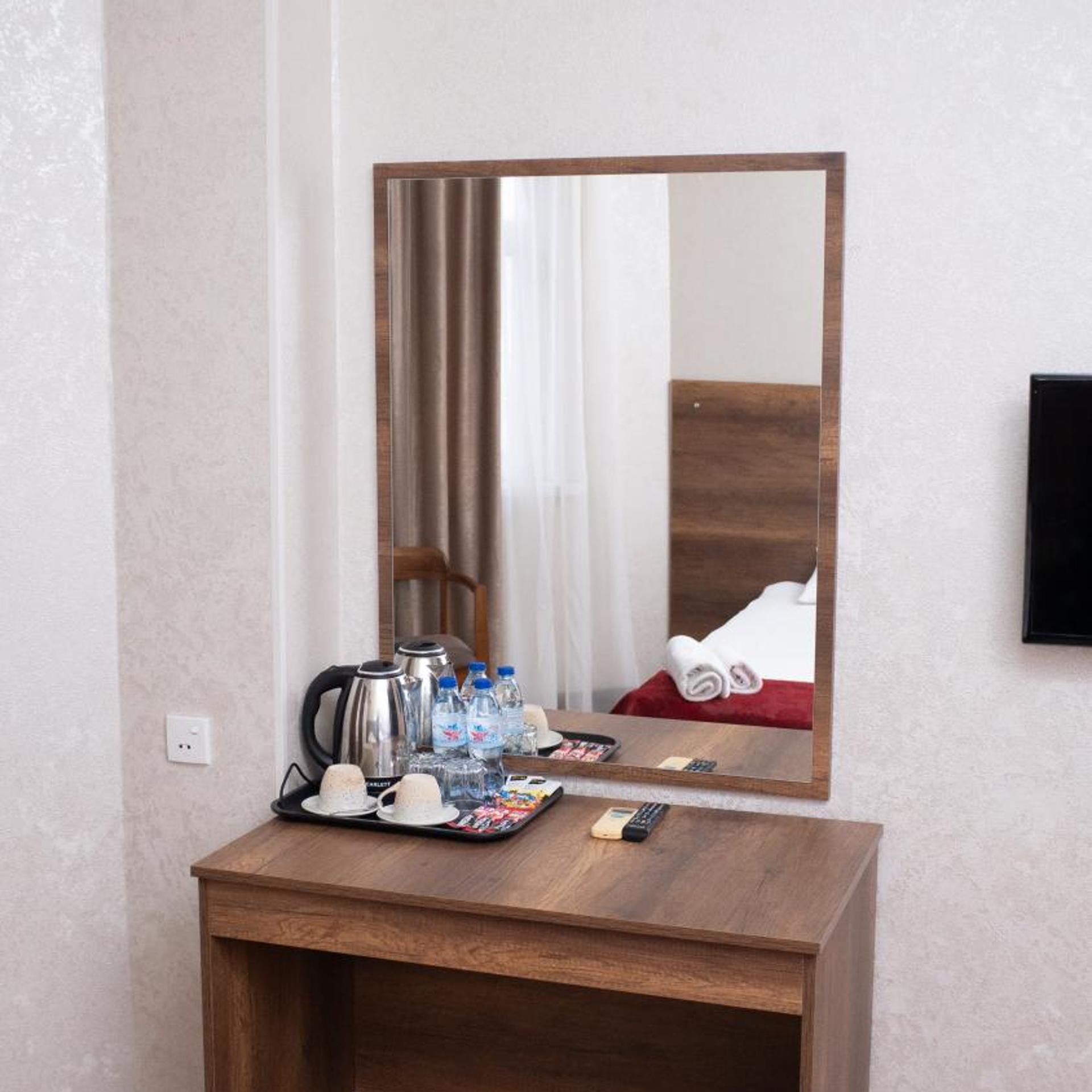 Consul Hotel 39/50