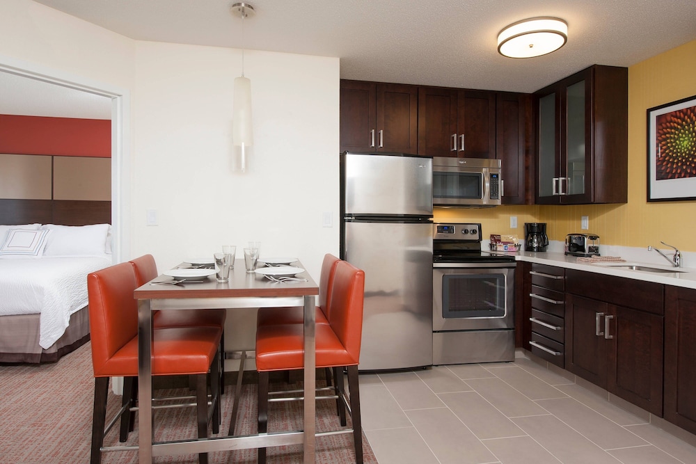 RESIDENCE INN BLOOMINGTON 28/34