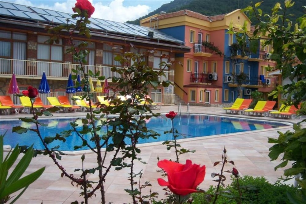 Turk Hotel 40/46