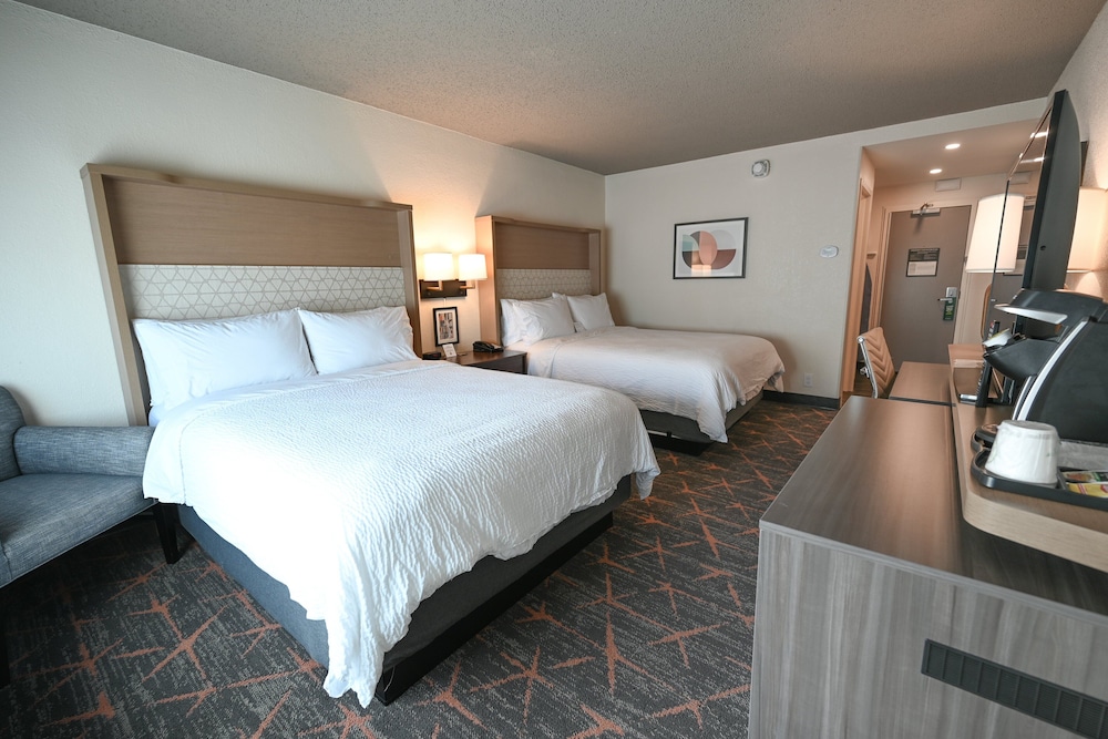 Holiday Inn Cleveland-Mayfield 18/76