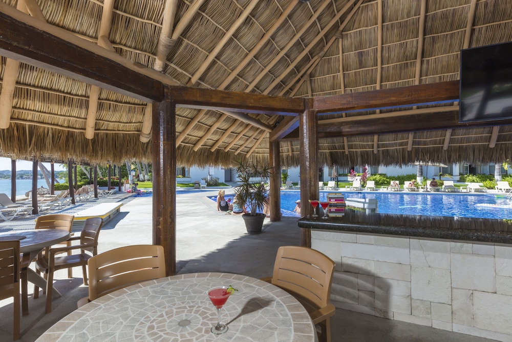 Vista Vallarta All Suites on the Beach 37/75