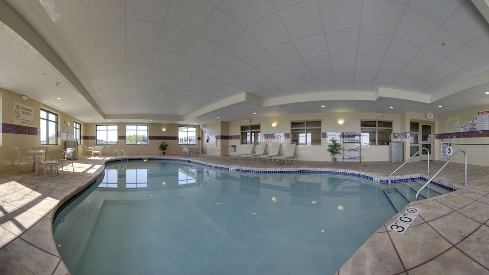 Hampton Inn & Suites West Bend 4/48