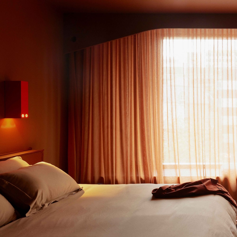 Double Bed, Accessible