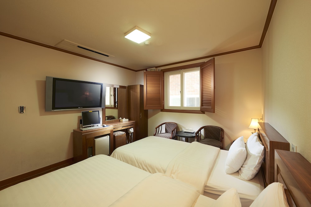 Noble Hotel 20/36