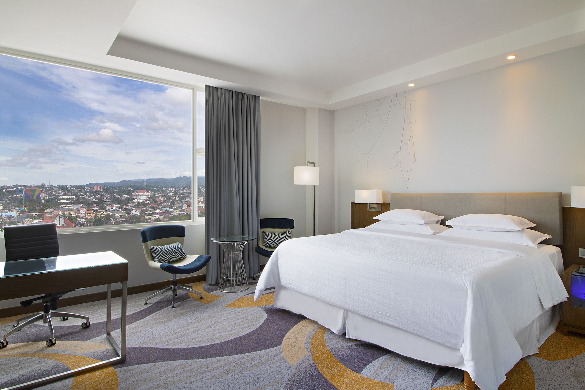 جناح بسرير كينج بإطلالة على المدينة، FOUR POINTS BY SHERATON MANADO 3/7