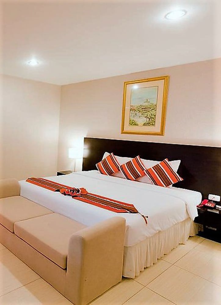 The Residence Airport Spa 12/19