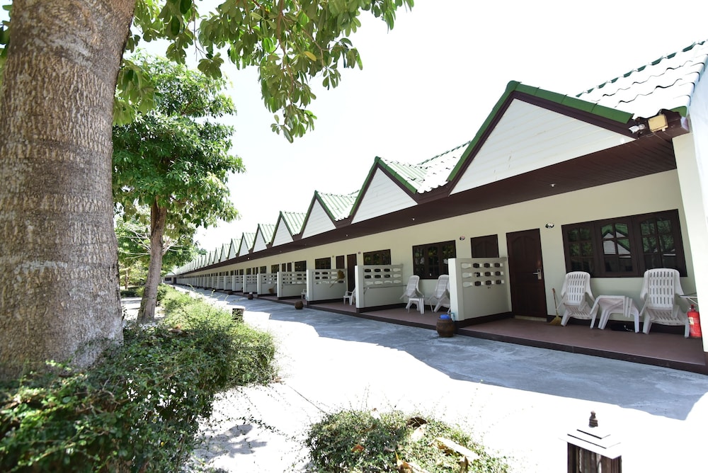 Varin Beach Resort 11/75