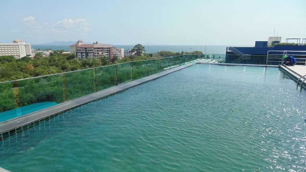 Acqua Condominium 45/50