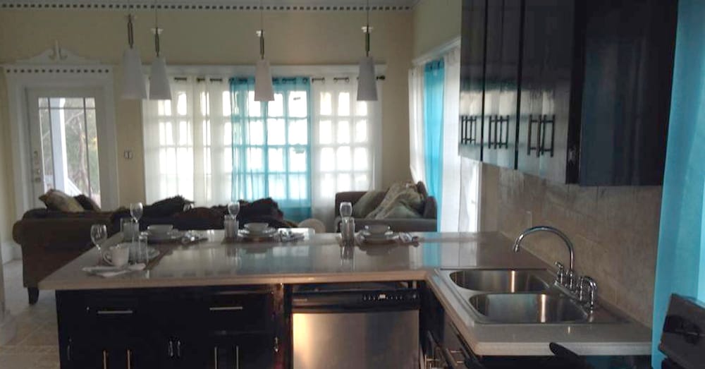 Mangrove Cay Sea View Villas 15/21