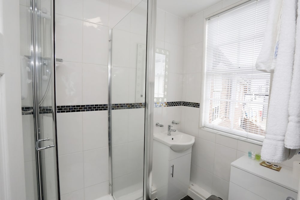 Bexley Village Hotel 48/50
