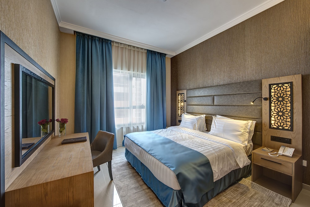 Class Hotel Apartments 6/30