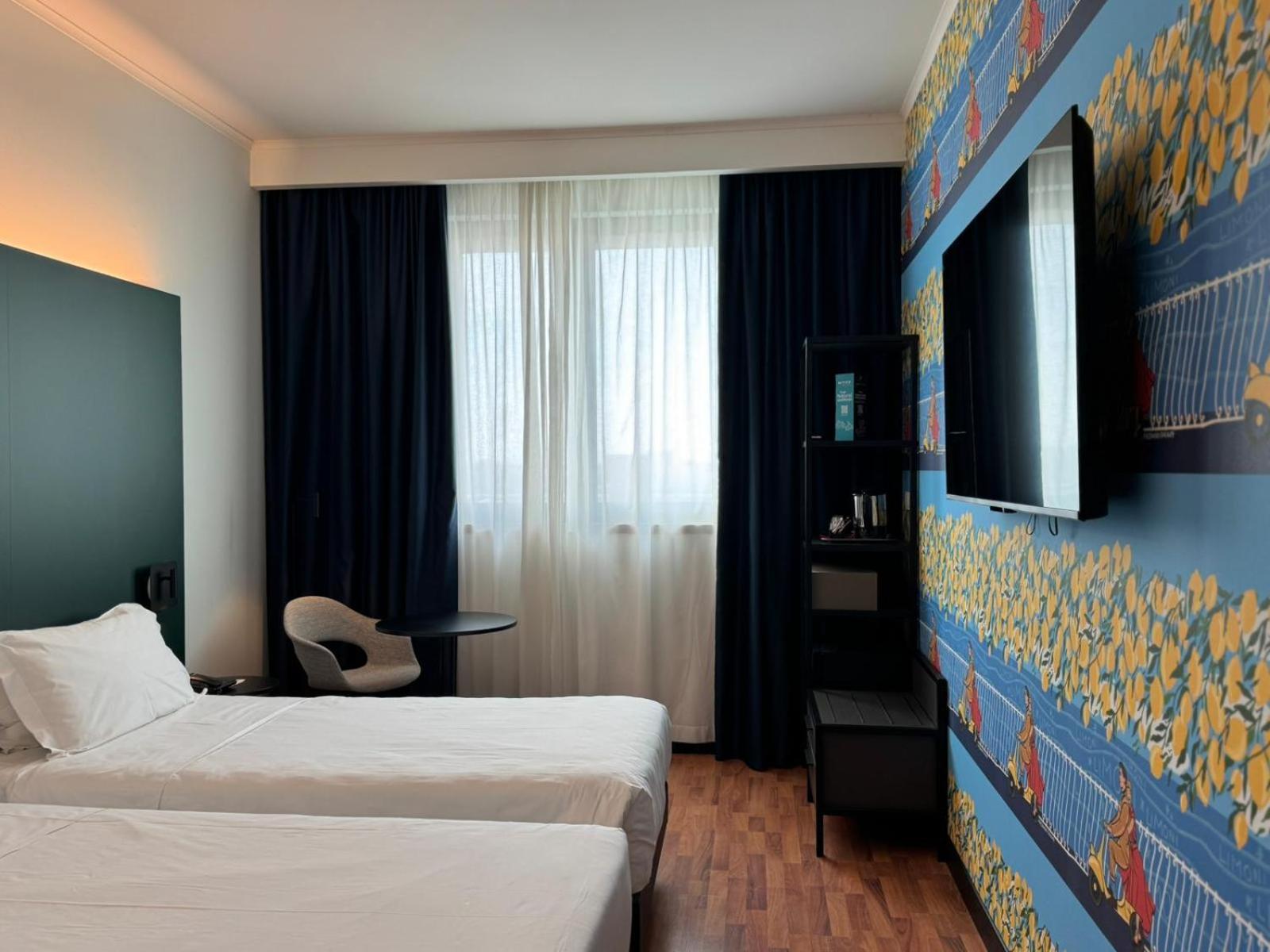 Graffiti, Twin Beds