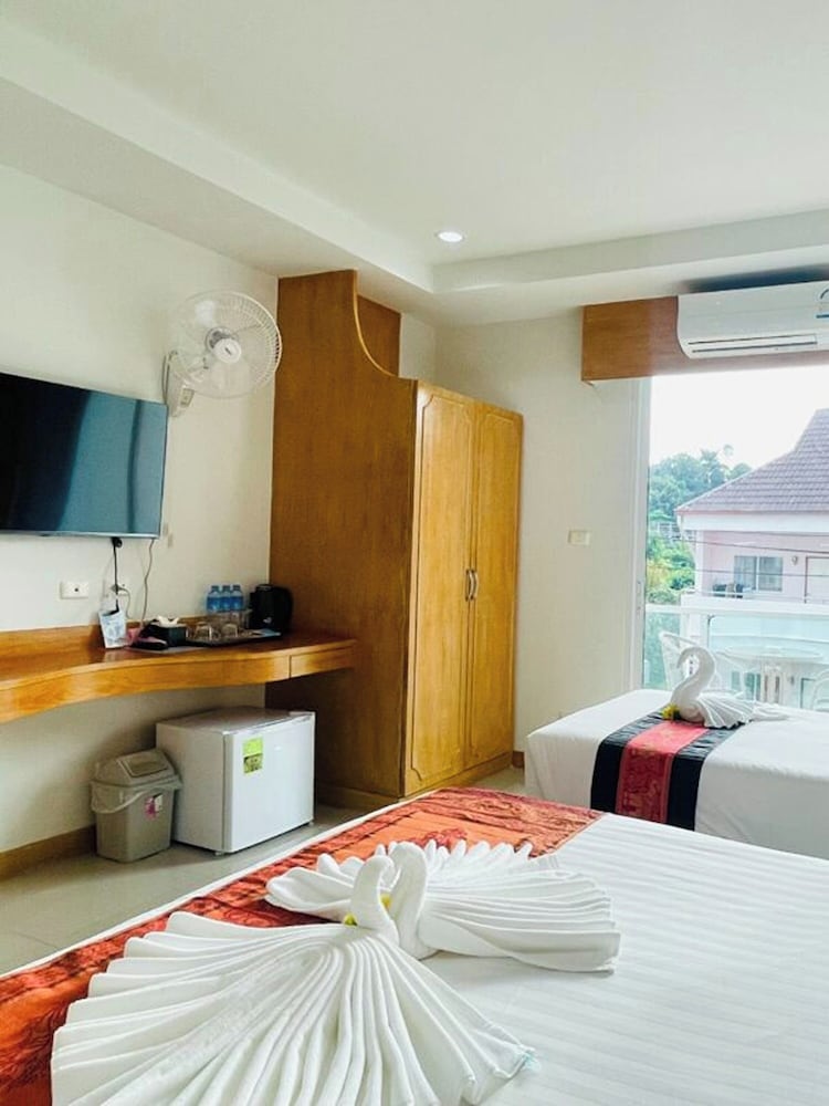 T & C Hotel Patong Beach 11/70