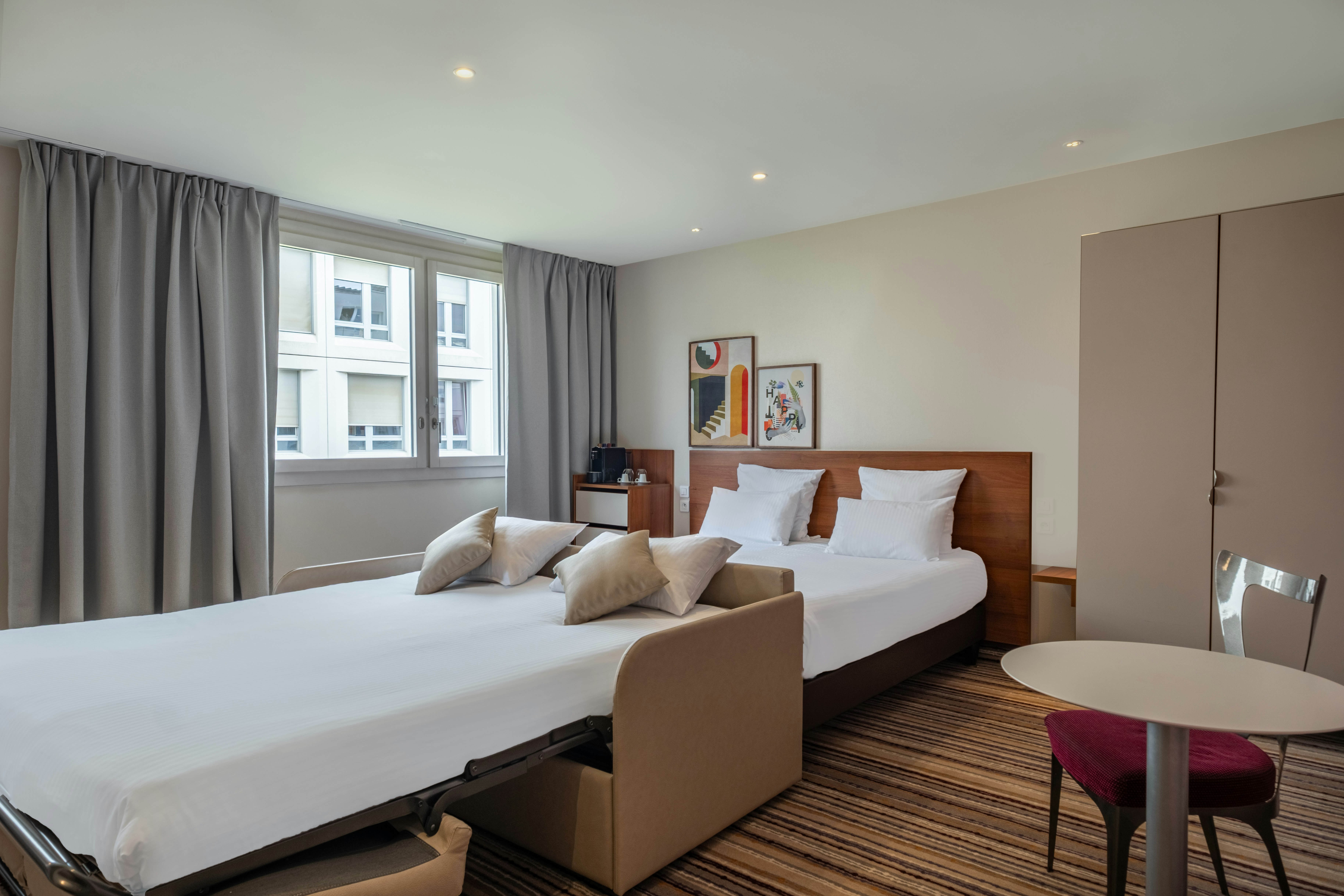 ROOM, KING BED, SOFA
