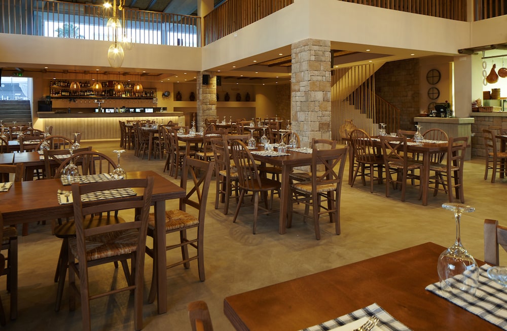 Melpo Antia Hotel & Suites 52/69