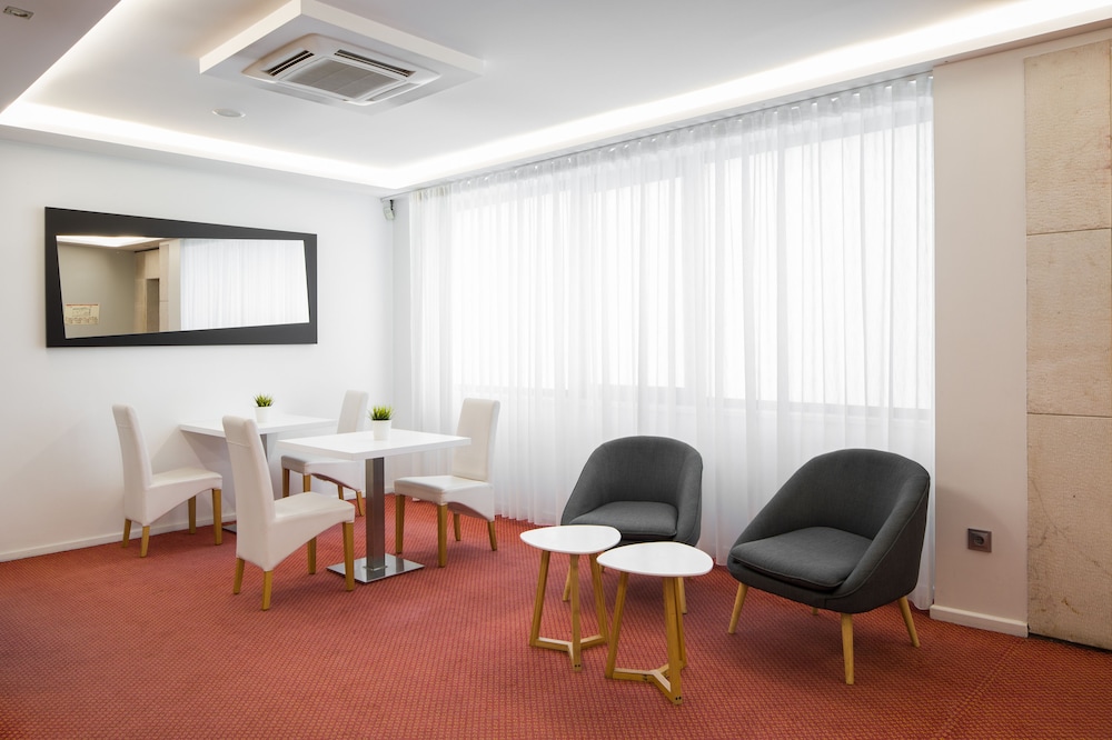 Lara Hotel 42/49