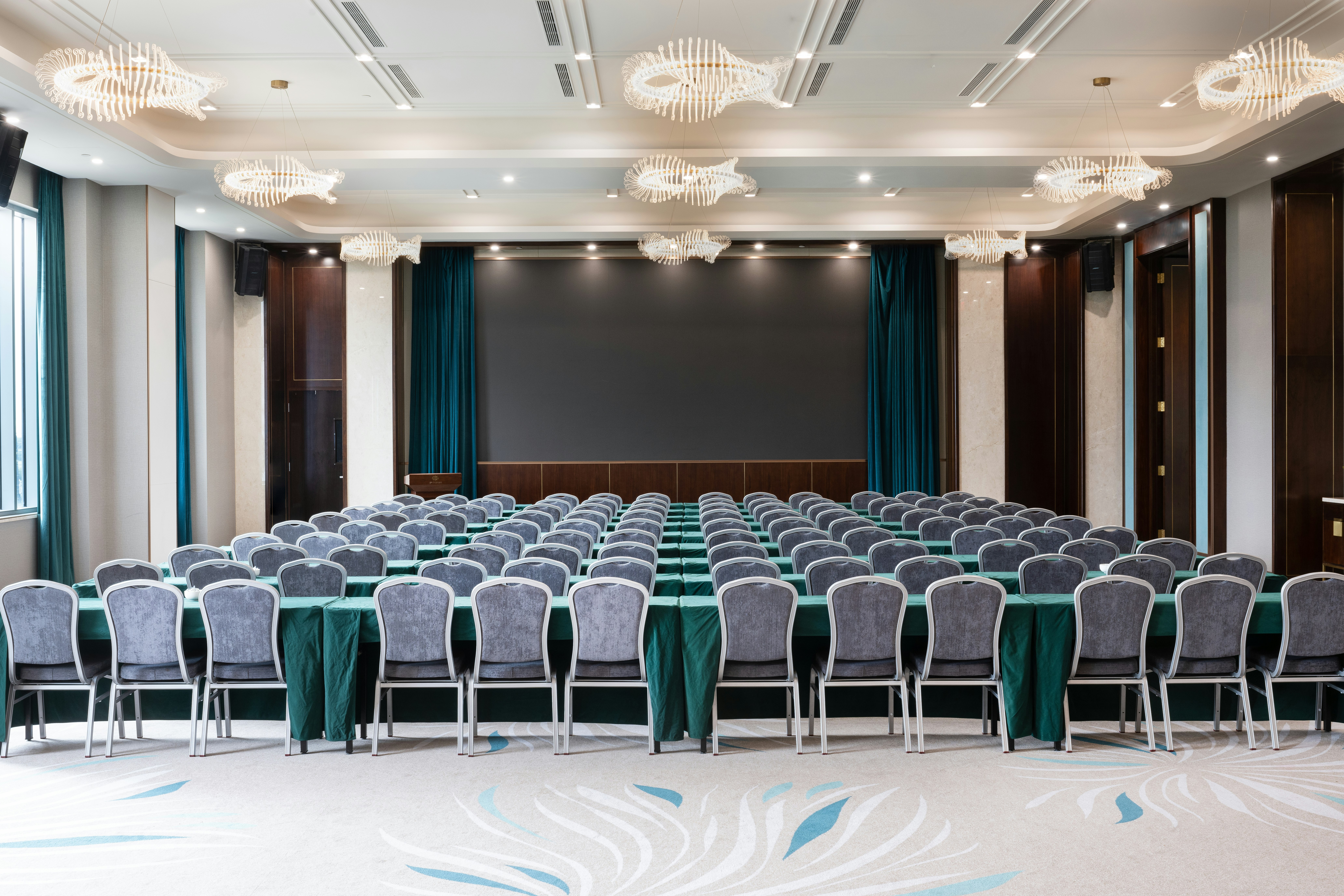 Blossom Hotel Houston, Curio Collection by Hilton 24/36
