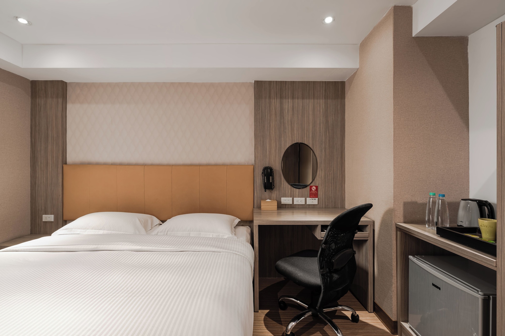 BUSINESS, DOUBLE BED