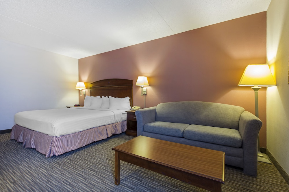 Greenstay Hotel and Suites 27/69