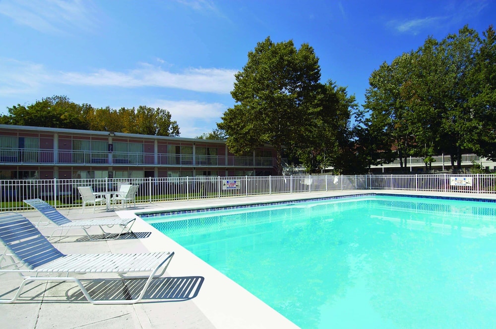 Howard Johnson By Wyndham Albany 21/43