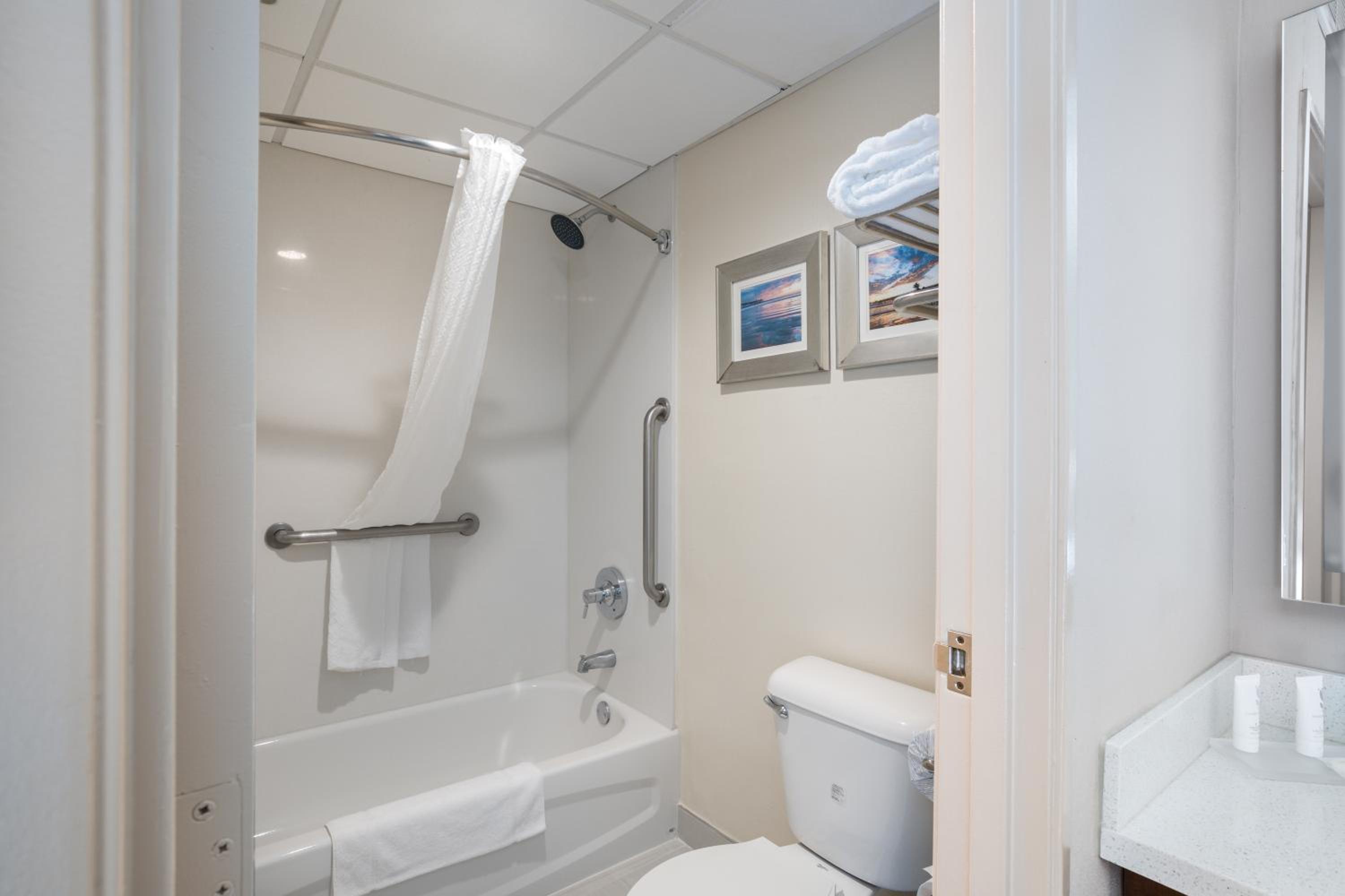 Studio, Suite, King Bed, Balcony, MainStay Suites Orange County John Wayne Airport 3/4