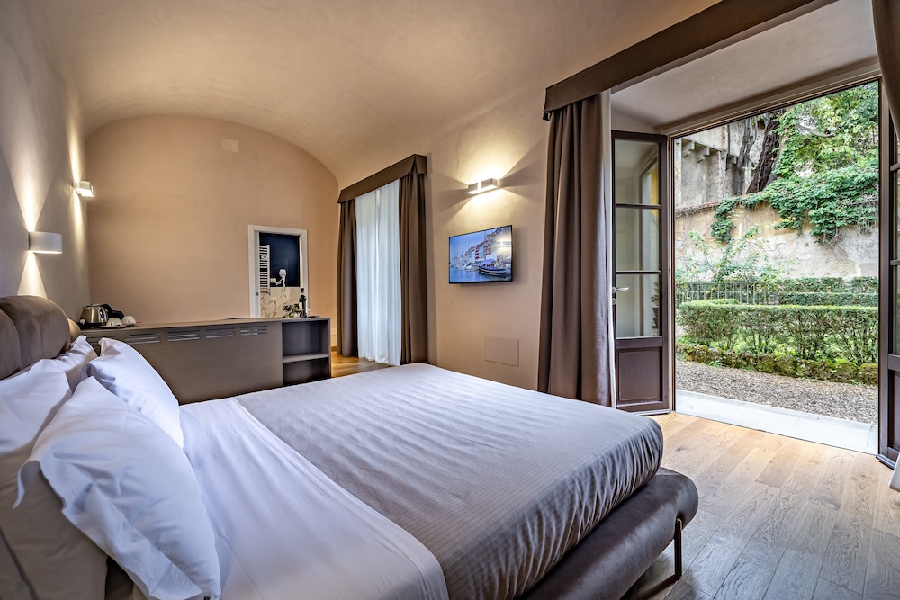 SUPERIOR, DOUBLE OR TWIN BED, GARDEN VIEW