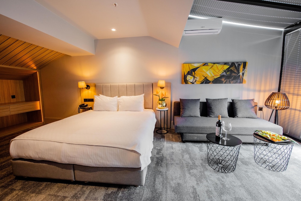 SUPERIOR, DOUBLE BED