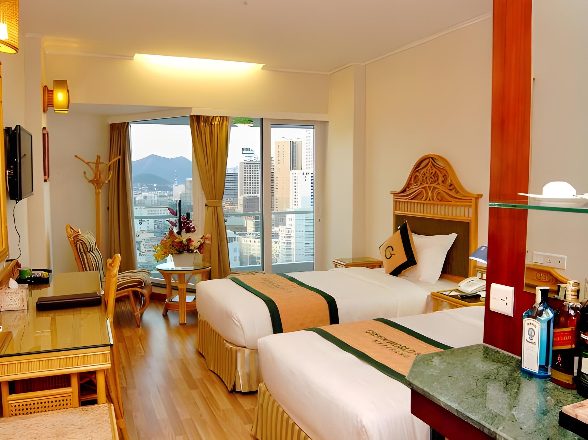 Room, Partial Sea View